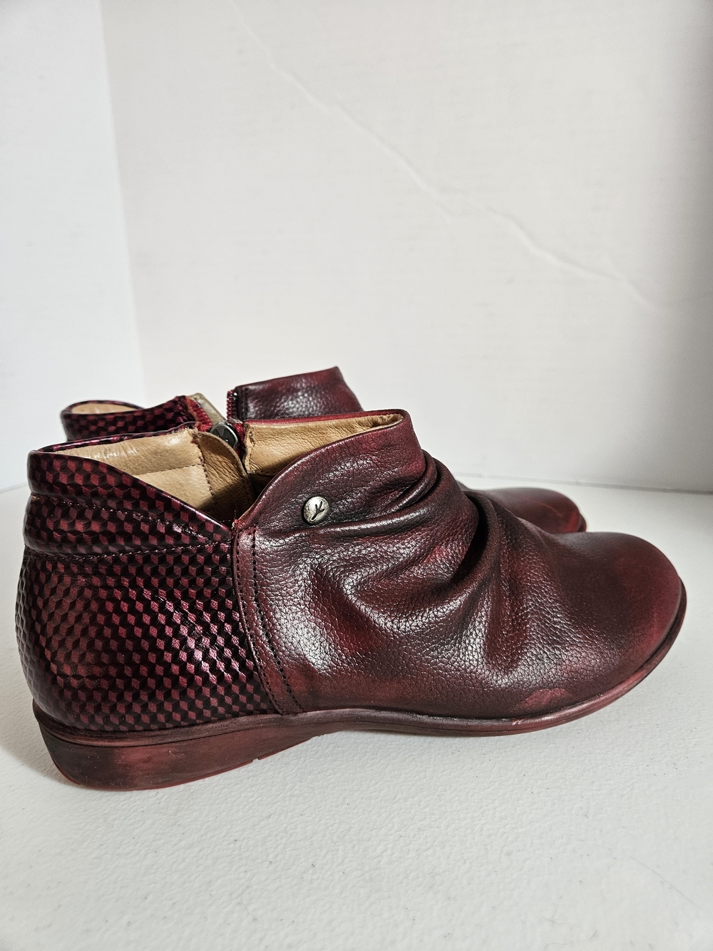 Wanda Panda Alexia Women's Burgundy Leather Ankle Booties EU 39/US 8.5 Textured